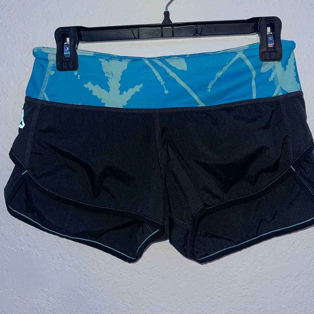💙💙Lululemon Yoga Shorts!!💙💙